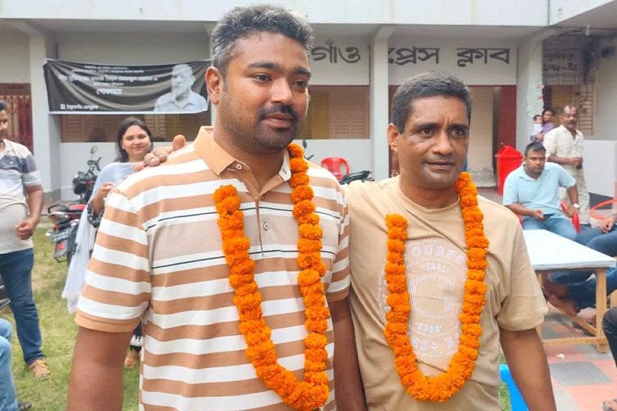 ঠাকুরগাঁও প্রেসক্লাবের সভাপতি লুৎফর রহমান মিঠু ও সম্পাদক  তানভীর হাসান তানু