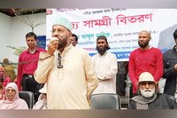 গরীব-অসহায় মানুষদের মাঝে খাদ্য সামগ্রী বিতরণ করেন