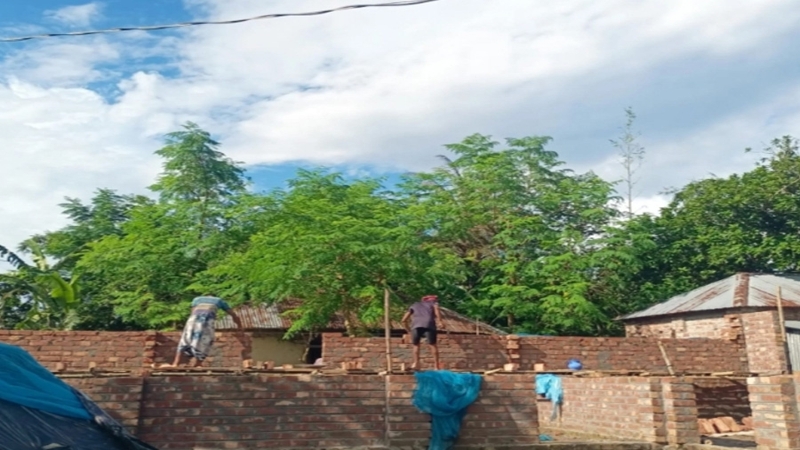 তাড়াশে সরকারি রাস্তা দখল করে ভবন নির্মাণের অভিযোগ
