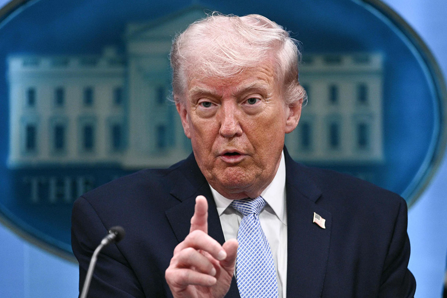 আবারো ব্যর্থ ট্রাম্পের যুদ্ধক্ষমতা সীমিত করার প্রস্তাব