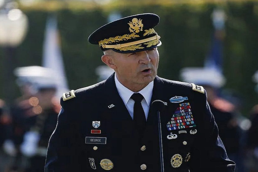 যুক্তরাষ্ট্রের সেনাপ্রধানকে বরখাস্ত
