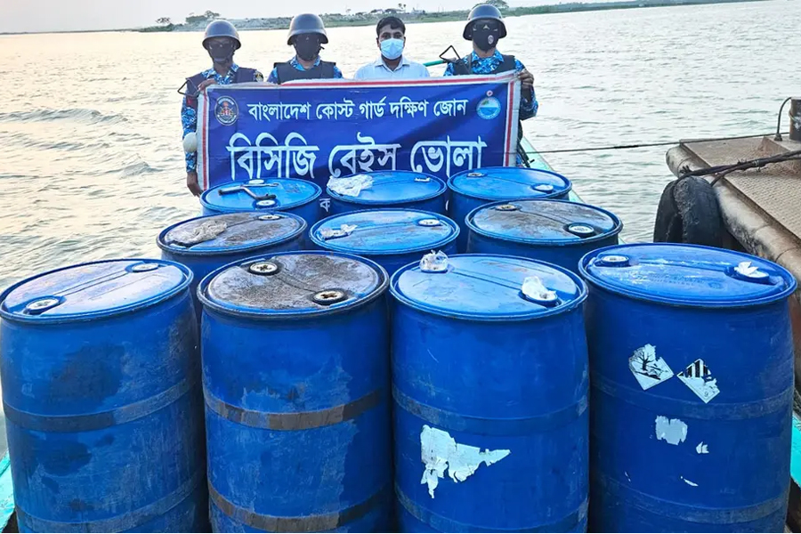 ভোলায় পাচারের সময় ২ হাজার লিটার জ্বালানি তেলসহ আটক ২