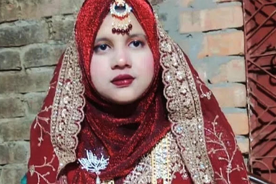 বিয়ের ৮ মাসের মাথায় গৃহবধূর ঝুলন্ত মরদেহ উদ্ধার