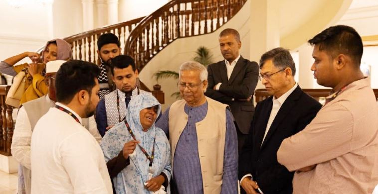 শুধু সরকার নয়, সবাইকে শক্ত থাকতে হবে