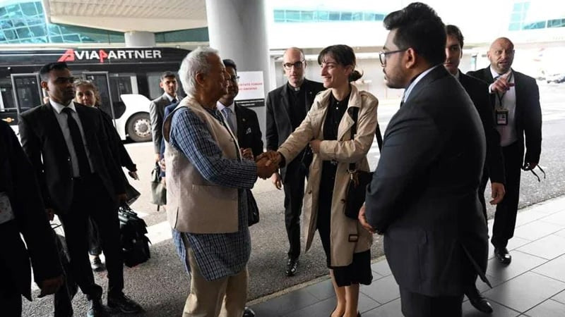 রোমে পৌঁছেছেন প্রধান উপদেষ্টা