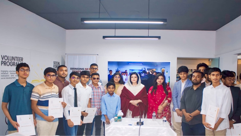 ক্ষুদে বিজ্ঞানীদের উৎসাহ দিলেন ডা. জুবাইদা রহমান