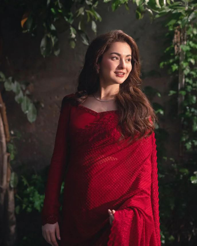 অভিনেত্রী হানিয়া আমির