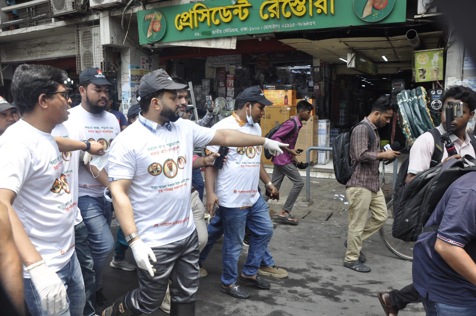 &lsquo;ক্লিন ঢাকা&rsquo; কর্মসূচিতে মুক্তিযুদ্ধ বিষয়ক প্রতিমন্ত্রী ইঞ্জিনিয়ার ইশরাক হোসেন।